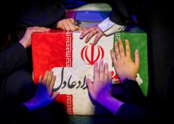 Иран предупреждает нефтяные танкеры о необходимости использовать утвержденные маршруты в Ормузском проливе, иначе им грозит «жесткий ответ».