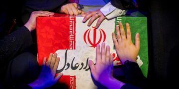 Иран предупреждает нефтяные танкеры о необходимости использовать утвержденные маршруты в Ормузском проливе, иначе им грозит «жесткий ответ».