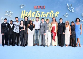 Лимитированное издание саундтрека к фильму «Heartstopper» на виниле распродано, второй тираж уже в пути. Лимитированное издание саундтрека к фильму «Heartstopper» на виниле распродано, второй тираж уже в пути.