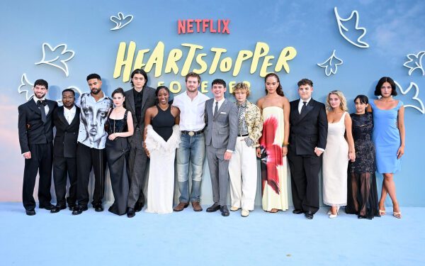 Лимитированное издание саундтрека к фильму «Heartstopper» на виниле распродано, второй тираж уже в пути. Лимитированное издание саундтрека к фильму «Heartstopper» на виниле распродано, второй тираж уже в пути.