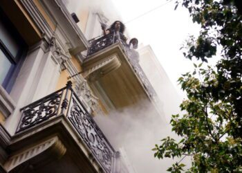 В Афинах, Греция, мужчина нанес ножевые ранения туристам возле Акрополя. В Афинах, Греция, мужчина нанес ножевые ранения туристам возле Акрополя.