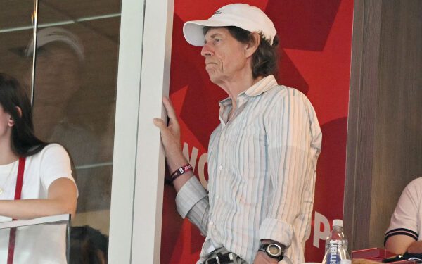 Мик Джаггер недоволен поражением Англии на чемпионате мира, но Лиам Галлахер не собирается оглядываться назад с гневом: «Победила лучшая команда». Мик Джаггер недоволен поражением Англии на чемпионате мира, но Лиам Галлахер не собирается оглядываться назад с гневом: «Победила лучшая команда».