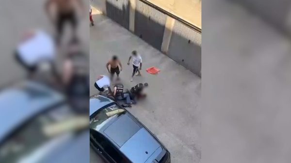 Смерть марокканца в итальянском полицейском участке вызвала волну ожесточенных протестов и призывов к справедливости. Смерть марокканца в итальянском полицейском участке вызвала волну ожесточенных протестов и призывов к справедливости.
