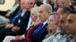 Нетаньяху покупает политическую лояльность с помощью спорных законов в преддверии выборов. Нетаньяху покупает политическую лояльность с помощью спорных законов в преддверии выборов.