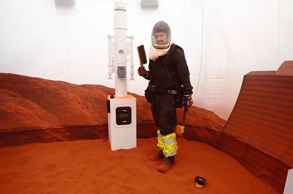 Надоела Земля? NASA набирает добровольцев для годичной симуляции полета на Луну и Марс.