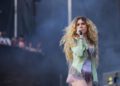 Slayyyter анонсировал новый сингл «BRAND NEW CHANEL$» после его дебюта в рамках тура.