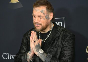 Этот рэпер купил Джелли Роллу грузовик, когда испытывал финансовые трудности: «Это мой кореш». Этот рэпер купил Джелли Роллу грузовик, когда испытывал финансовые трудности: «Это мой кореш».