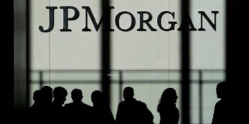 Трамп отказался от плана взимать плату за вход в Ормузский пролив на фоне усиления нападений.