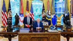 Трамп уволил руководителей Комиссии по содействию выборам.