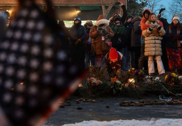 Проблема Трампа с иммиграционной и таможенной полицией (ICE) вернулась и рискует выйти из-под контроля.