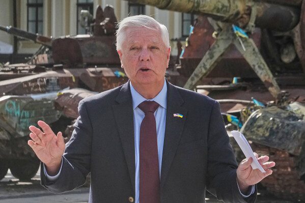 Украина опасается, что ее связи с Трампом ослабнут после внезапной смерти сенатора Линдси Грэма.