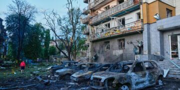 Украинские беспилотники нанесли удары по складам и другим объектам по всей России, в результате чего погибли 9 человек и более 80 получили ранения.