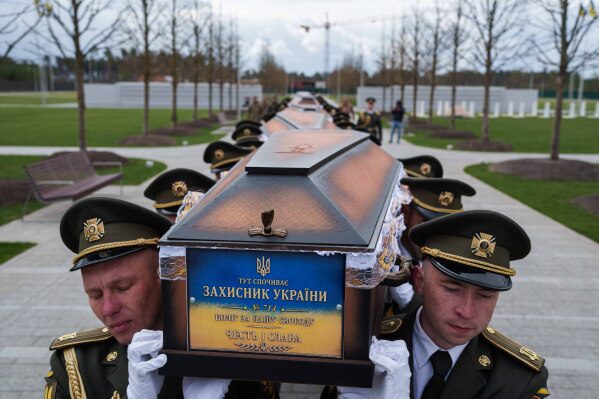 Украинцы протестуют против смещения Зеленским популярного министра обороны