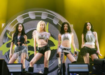 aespa выпустила музыкальное видео на песню 'Switchblade' с участием Ty Dolla $ign после дебюта на Lollapalooza.