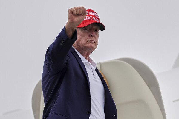 В Афинах впервые за более чем столетие проводится уборка полностью мраморного олимпийского стадиона.