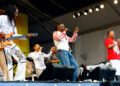 Барабанщик группы Earth, Wind & Fire Джон Пэрис находится в искусственной коме после оказания ему неотложной медицинской помощи.