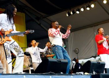 Барабанщик группы Earth, Wind & Fire Джон Пэрис находится в искусственной коме после оказания ему неотложной медицинской помощи. Барабанщик группы Earth, Wind & Fire Джон Пэрис находится в искусственной коме после оказания ему неотложной медицинской помощи.
