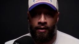 Энес Кантер Фридом был удалён с матча WNBA после того, как игрок вступил с ним в конфликт.