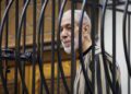 Быстро распространяющийся лесной пожар на фоне переменчивого ветра угрожает городу Рено, штат Невада, вынуждая тысячи людей эвакуироваться. Быстро распространяющийся лесной пожар на фоне переменчивого ветра угрожает городу Рено, штат Невада, вынуждая тысячи людей эвакуироваться.
