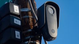 Flock внедряет новые механизмы аудита и подотчетности полиции после опасений по поводу слежки.