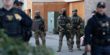 Согласно политике ICE, видео с нательных камер будет публиковаться только в том случае, если это будет соответствовать «наилучшим интересам» агентства.