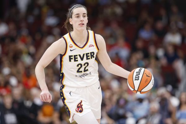 Главный тренер команды Indiana Fever Стефани Уайт резко осудила «сеяние розни, которое пытается захватить нашу лигу».