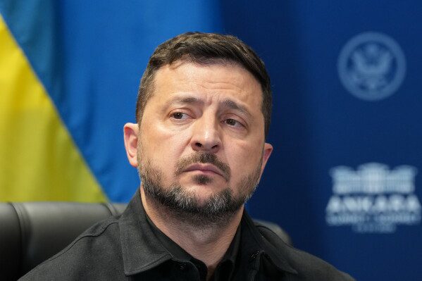 Иран выдвигает новые требования к Иранскому проливу, ОАЭ заявляют о нападении на судно и другие новости Ближнего Востока.