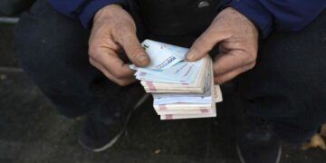 Иран предупреждает о жестком ответе на объявление США о новых санкциях и другие новости с Ближнего Востока.