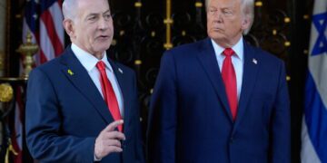 Израиль отвергает план Трампа по Газе, появляются новые подробности о ситуации в Ормузском проливе и другие новости Ближнего Востока.
