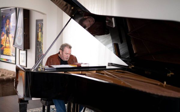 Джимми Уэбб отметит свой 80-й день рождения альбомом «Found Songs», охватывающим всю его карьеру: «I'm Always 18 on the Inside» («Мне всегда 18 внутри»).