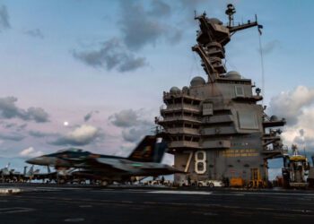 «Очень устарело»: распоряжение Трампа вернуться к паровым катапультам на новом авианосце озадачило военно-морских экспертов.