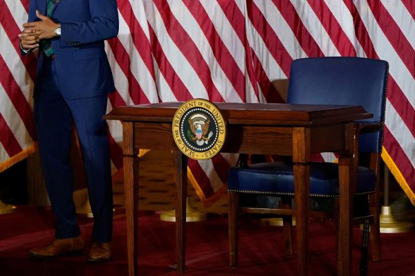 «Мы друг друга ножом пинаем»: противостояние Трампа с лидером республиканцев в Сенате подрывает единство в преддверии промежуточных выборов.