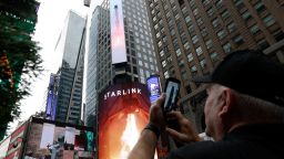 Сегодня открывается торги более чем 900 миллионами акций SpaceX. Вот что нужно знать.