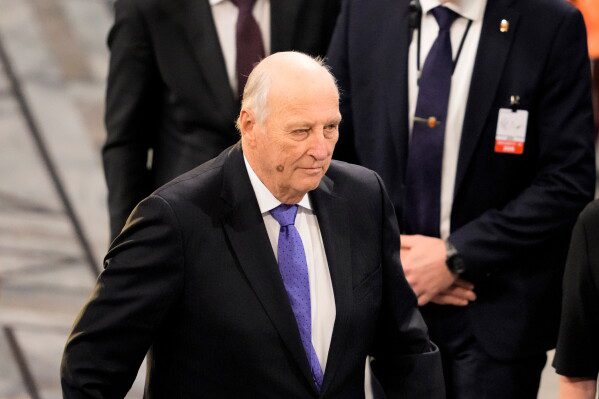 Король Норвегии Харальд V скончался в возрасте 89 лет, и его сын стал королем Хоконом VIII.