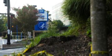 Спустя год после стрельбы сотрудники CDC говорят, что до сих пор чувствуют себя мишенями.