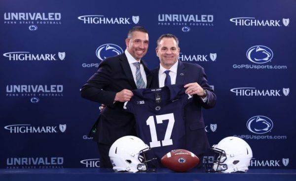 В 2025 году команда Penn State из фаворита на титул превратилась в полный бардак. Новый тренер заново выстраивает команду, чья идентичность кажется очень знакомой.