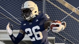 В 2025 году команда Penn State из фаворита на титул превратилась в полный бардак. Новый тренер заново выстраивает команду, чья идентичность кажется очень знакомой.