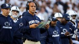 В 2025 году команда Penn State из фаворита на титул превратилась в полный бардак. Новый тренер заново выстраивает команду, чья идентичность кажется очень знакомой.