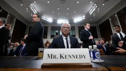 Роберт Кеннеди-младший заявил, что поездка на Самоа не имела никакого отношения к вакцинам. Новые документы опровергают это.