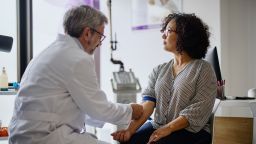 Анализ крови на болезнь Альцгеймера от компаний Roche и Eli Lilly получил одобрение FDA.