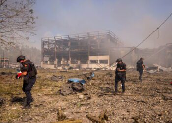 В результате российского удара по украинскому складу погибли 37 человек — это самое смертоносное нападение в этом году. В результате российского удара по украинскому складу погибли 37 человек — это самое смертоносное нападение в этом году.