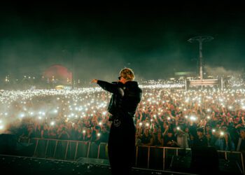 Группа RÜFÜS DU SOL планирует затаиться на «определенное время». Группа RÜFÜS DU SOL планирует затаиться на «определенное время».