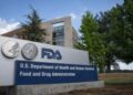 FDA одобрило первую мРНК-вакцину против гриппа для применения у пожилых людей. Вот что нужно знать.