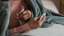 FDA одобрило первую мРНК-вакцину против гриппа для применения у пожилых людей. Вот что нужно знать.