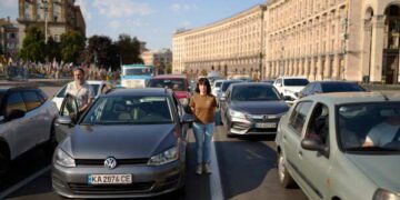 Московская область подверглась массированному обстрелу беспилотниками, российские ракеты убили 10 человек в украинской деревне.