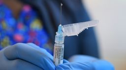 Традиционный сезон респираторных вирусных заболеваний еще не начался, но число случаев заражения COVID-19 уже растет.