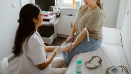 Способ, которым пациенты пишут сообщения врачам, может повлиять на реакцию.