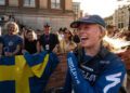 На выходные эта городская площадь в Нидерландах превратилась в арену для экстремального велоспорта. Теперь женщинам разрешено участвовать в соревнованиях.