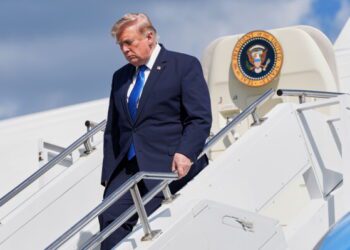 Трамп заявил, что ближневосточные союзники достигли основных договоренностей о прекращении войны с Ираном, и призвал США прекратить новые удары.