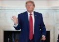 Трамп высмеивает требование Ирана о военных репарациях и другие события на Ближнем Востоке.